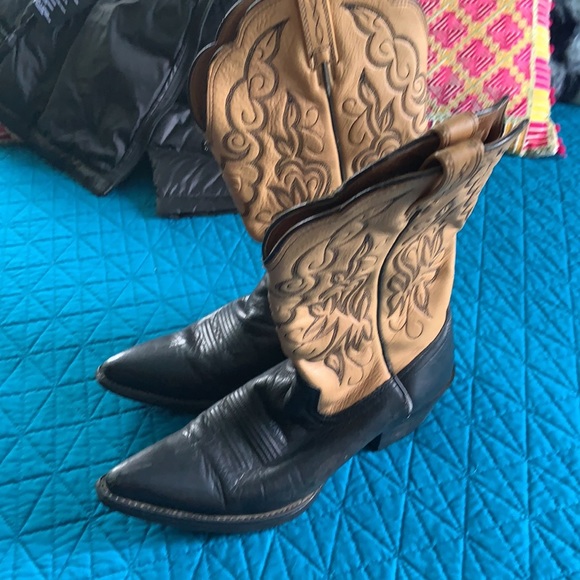 Ariat Women’s cowboy boots size 8 🍀SOLD - Picture 3 of 9